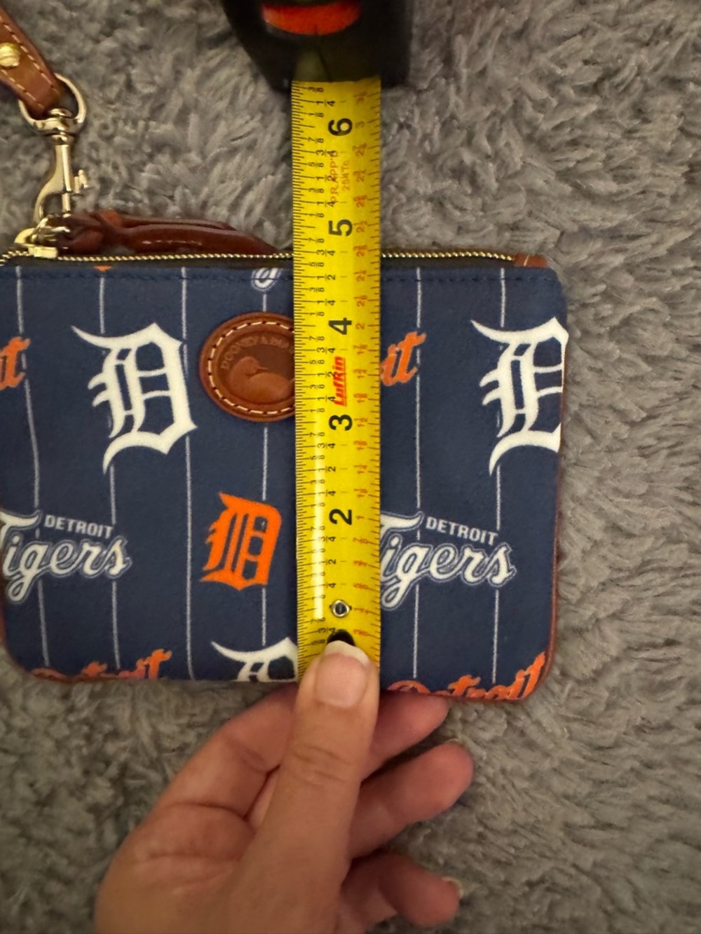 DOONEY AND BOURKE Detroit Tigers Wristlet - Picture 5 of 8